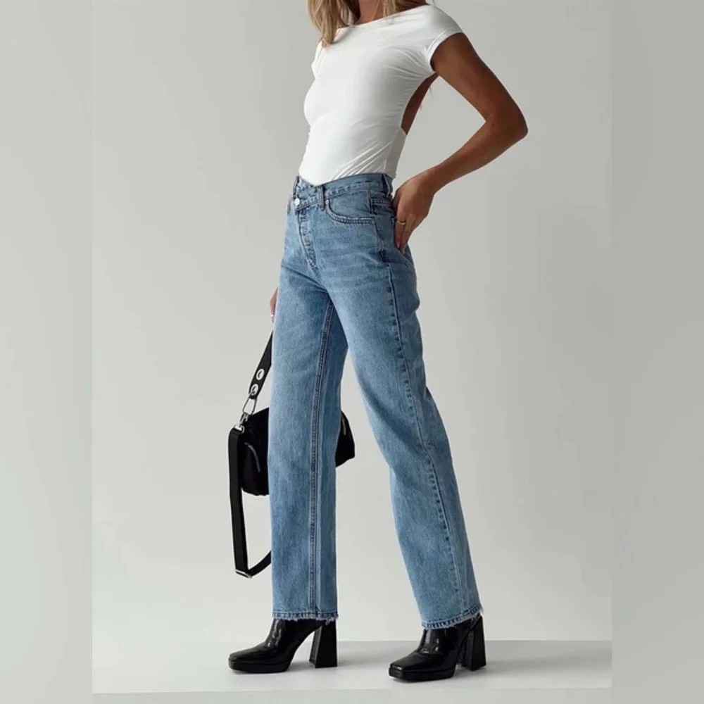 Princess Polly Asymmetric Straight Jeans - Picture 5 of 13